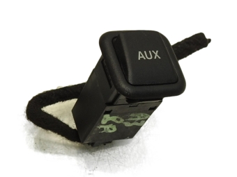 GNIAZDO AUX AUDI A3 8P 8J0035475
