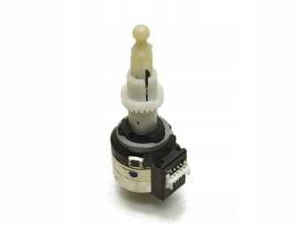 SILNICZEK REGULACJI LAMPY VW PASSAT B7 89022080