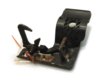 RYGIEL ZAMEK MASKI AUDI A3 8P 8P0823480