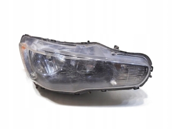 LAMPA PRAWA PRZEDNIA PRZÓD MITSUBISHI LANCER VIII