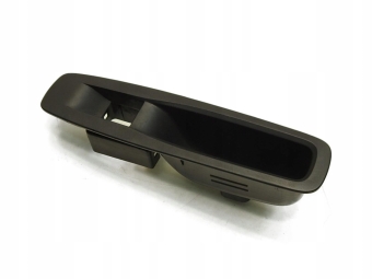 OSŁONA PRZEŁĄCZNIKA SZYBY PRAWY TYŁ RENAULT MEGANE IV 829507746R