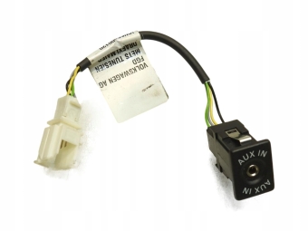 GNIAZDO AUX VW PASSAT B7 3AA971154
