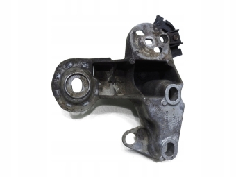 Łapa Silnika Prawa Audi A4 B7 2.0 Tfsi 8E0199352F