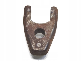 ŁAPKA SZPILKA MOCOWANIE WTRYSKU SORENTO I 2.5 CRDI