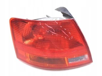 LAMPA LEWA TYLNA TYŁ AUDI A4 B7 AVANT 8E9945095E