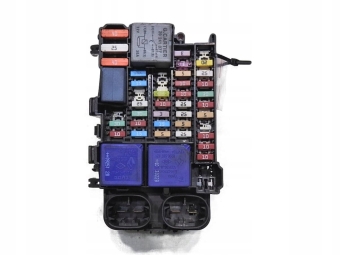 SKRZYNKA BEZPIECZNIKÓW RENAULT MEGANE III 1.5 DCI