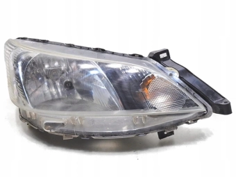 LAMPA PRAWA PRZEDNIA PRZÓD NISSAN NV200 I090094
