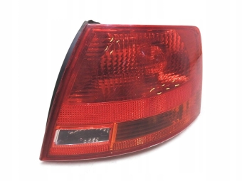 LAMPA PRAWA TYLNA TYŁ AUDI A4 B7 AVANT 8E9945096E