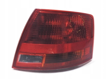 LAMPA PRAWA TYLNA TYŁ AUDI A4 B7 AVANT 8E9945096E