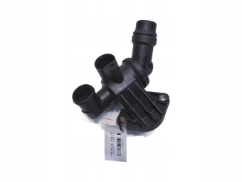 OBUDOWA TERMOSTATU AUDI A4 B7 2.0 TFSI 06D121111G