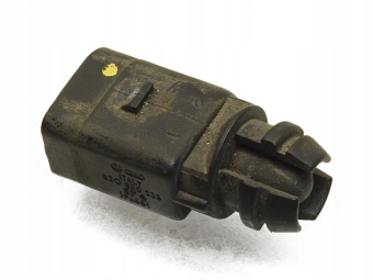 CZUJNIK TEMPERATURY ZEWNĘTRZNEJ VW PASSAT B6 8Z0820535