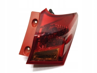 LAMPA PRAWA TYŁ TOYOTA AURIS II