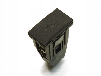 GNIAZDO USB MITSUBISHI ASX