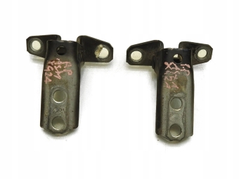 ZAWIASY DRZWI PRAWY PRZÓD X42A MITSUBISHI ASX