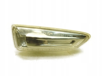 KIERUNKOWSKAZ BŁOTNIKA PRAWY OPEL ASTRA J 13273104