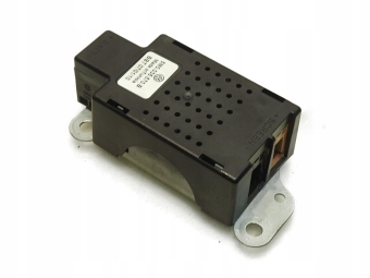WZMACNIACZ ANTENY VW GOLF VI 5M0035570B